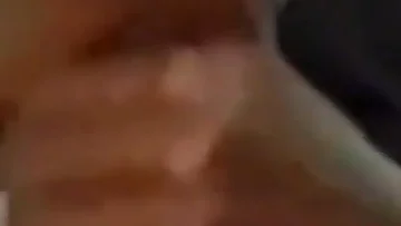 Bu zenci stud, yağlı BBC'sini yoğun bir mastürbasyon seansı için hedefliyor. Afrika sikı, devasa bir boşalma yapana kadar çalıştırılıyor.