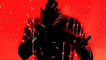 This amateur slut gets off solo while wrapped in tight latex. She makes herself cum hard while rubbing her shiny outfit.
