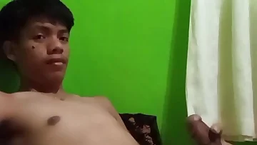 Budak twink Filipina muda ini melancap kote sendiri. Dia akhirnya memancutkan air mani yang sangat banyak sehingga anda perlu melihat untuk mempercayainya.