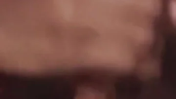 이 BBC의 강렬한 솔로 세션에서 그가 포경되지 않은 괴물을 자위하는 모습을 볼 수 있나요? 그는 그 두꺼운 검은 자지를 다루다가 거대한 사정을 합니다.