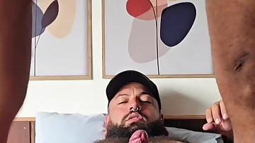 A Latino bear gets ridden bareback by his bearded stepdad in this amateur encounter. Watch these two fuck hard until someone gets filled with cum.