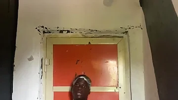 Join this Nigerian twink in the bath for some steamy solo fun. His homemade session turns the bathroom into a private pleasure zone.