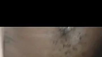 यह होममेड कपल अपने इंटीमेट एनकाउंटर को फिल्माता है जब वह बिना प्रोटेक्शन के उसकी विशाल BBC को डीप लेती है। इस रॉ अफ्रीकन अमेच्योर सीन में वह उसे बेयरबैक पाउंड करता है तो दोनों आनंद से कराहते हैं।
