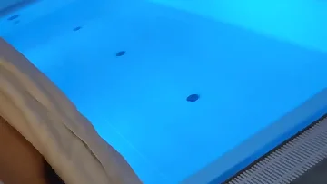 Mulțumiri speciale merg către un fan care l-a invitat pe acest performer să ejaculeze pentru ei. Acest session de masturbare făcut acasă a fost creat ca un tribut personal.