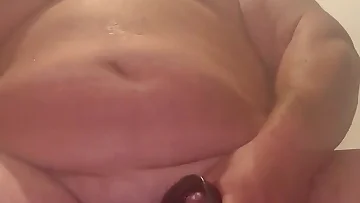 Üvey baba tuvalette özel bir mastürbasyon seansında sert sikini okşuyor. Bu Amerikalı amatör yalnız başına sikiyken kendini tutmuyor.