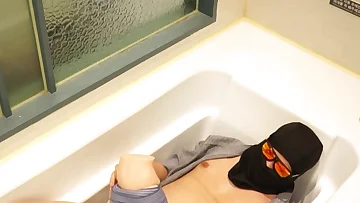He fucks his sex toy hard in the hotel bathtub until he blows his load. This Korean solo session shows off his handjob skills before he cums all over himself.