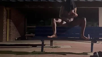This homemade outdoor jerkoff session builds to a huge climax under the open sky. The South African BBC delivers an explosive cumshot that's absolutely spectacular.