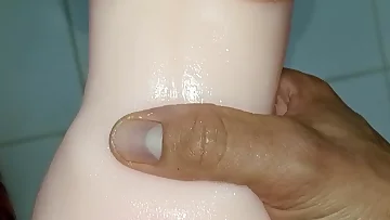 Dieser Kolumbianer testet seine neuen Sextoys an seinem hungrigen Loch, probiert alles von Vibratoren bis Sleeves. Er kann nicht genug kriegen, fickt sich selbst bewusstlos mit jedem neuen Toy.